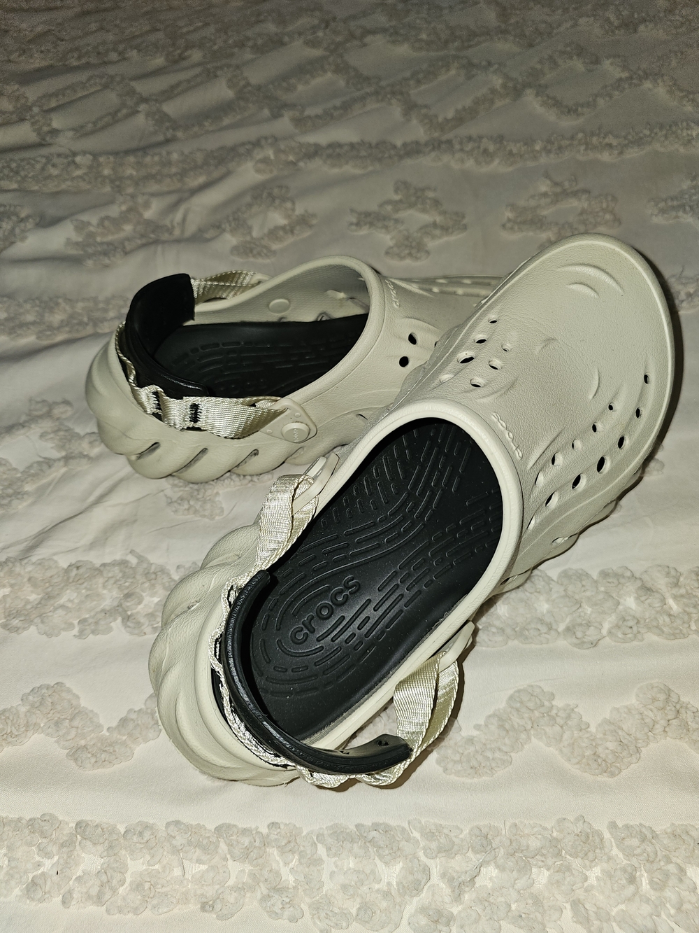 Crocs Classic Comfort Clog Sandals in Cream